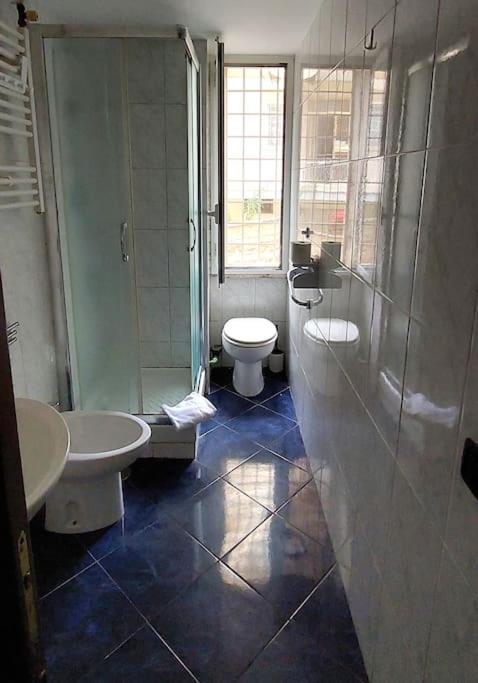 Gemelli Holidays -2 Easy Lofts, Groundfloor With Courtyard, Mezzanine Bedroom, Baby & Pet Friendly, Near Monte Mario Station Connecting To Center In 20 Minutes, 2 Steps From Bus, Groceries, Restaurants, Park, Cycle Path - Warm Guest Care In 4 Languag Luaran gambar